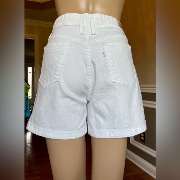 Levi's Pants - Worn once!🤩Levis!😎white denim shorts! size–6/w-28
